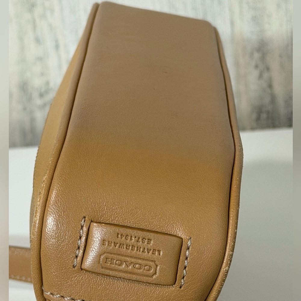 Vintage Coach Demi Tan Leather Shoulder Bag - Picture 7 of 8